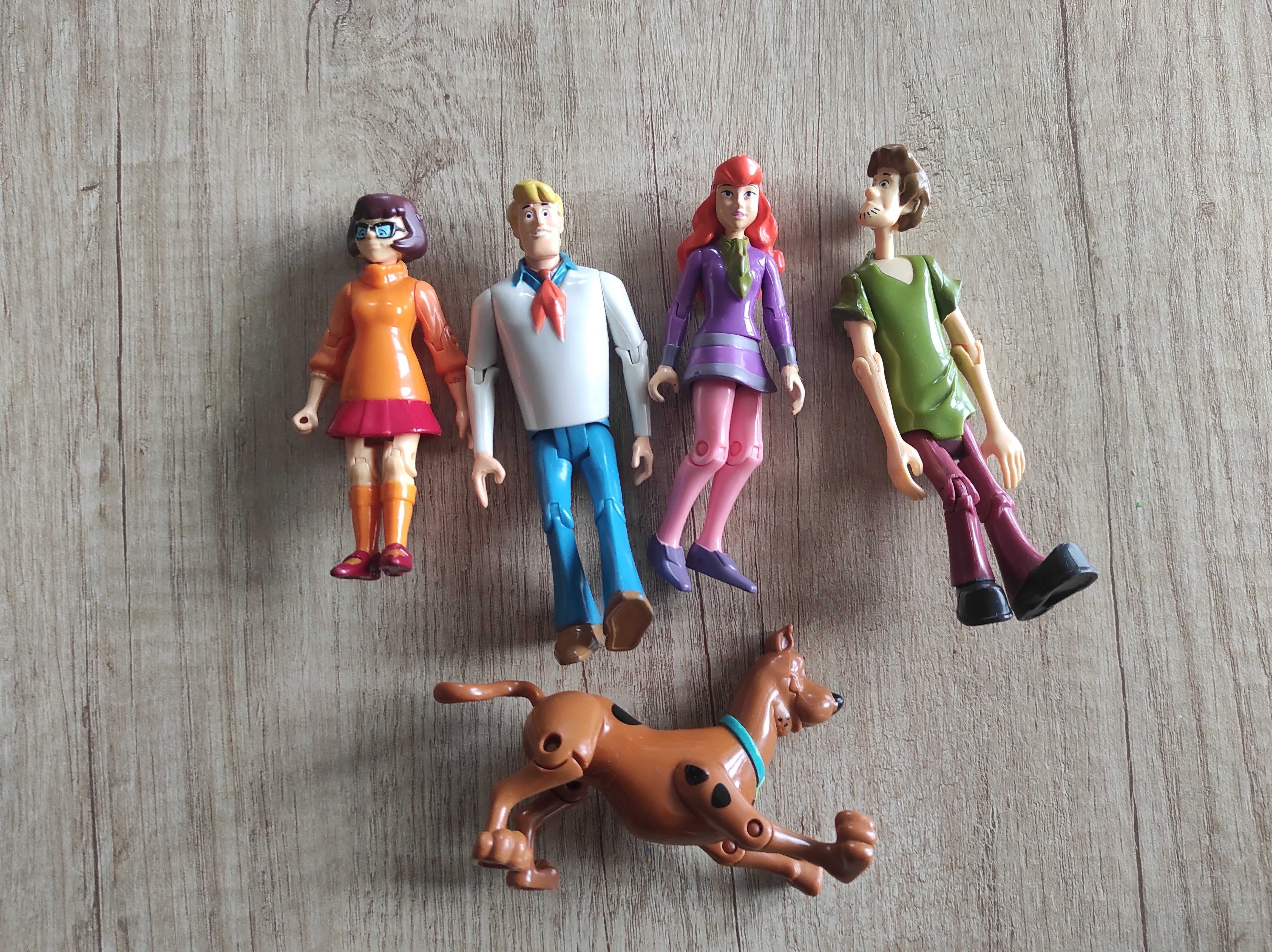 Scooby-Doo auto Mystery Machine + 5 figurek