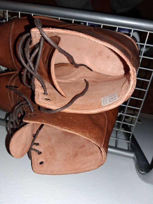 Botas em couro feitas Artesanalmente castanhas n/42 novas.