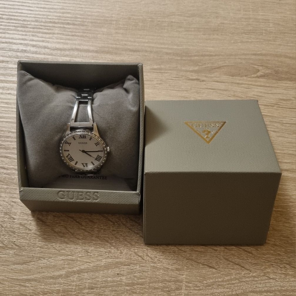 Zegarek damski Guess bransoletka srebrny