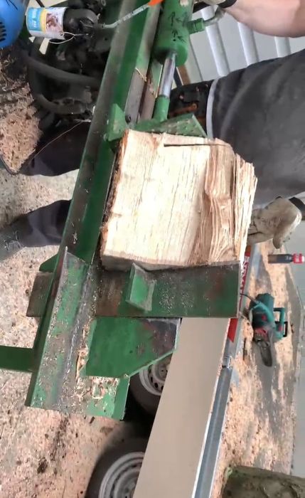 Łuparka rębak drewna  20 Ton hydrauliczna  380V 4000W