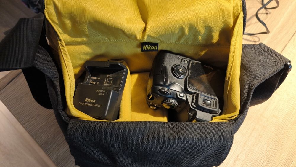 Nikon D40 + nikkor 18-55 + torba I akcesoria