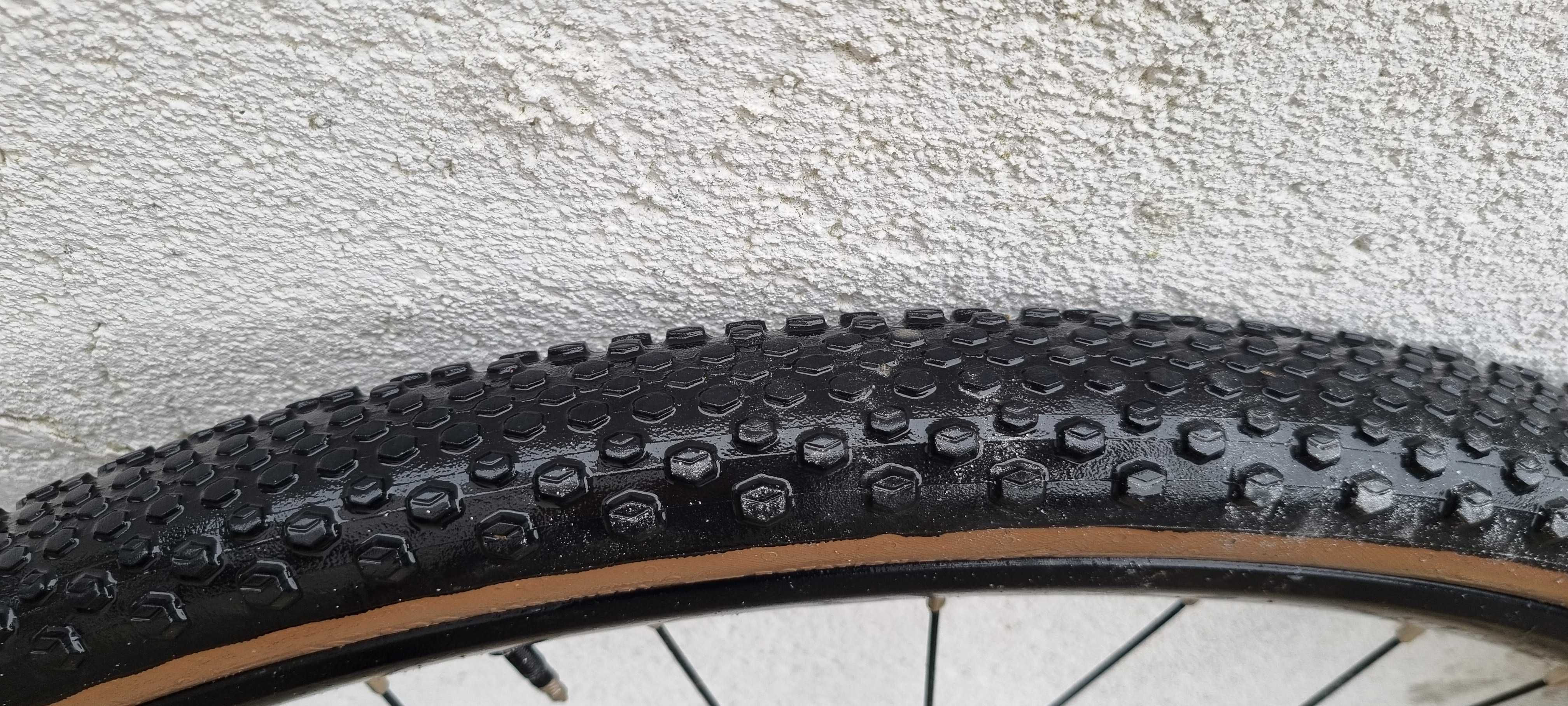 Rodas estrada/gravel com pneus