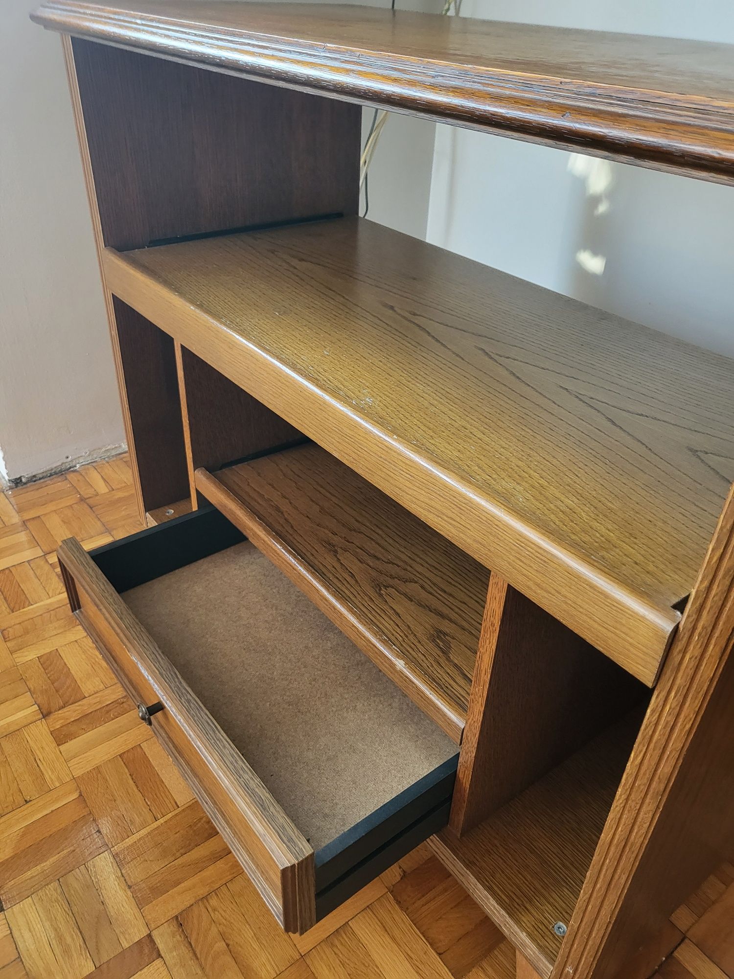 Szafka pod telewizor i biała do pokoju