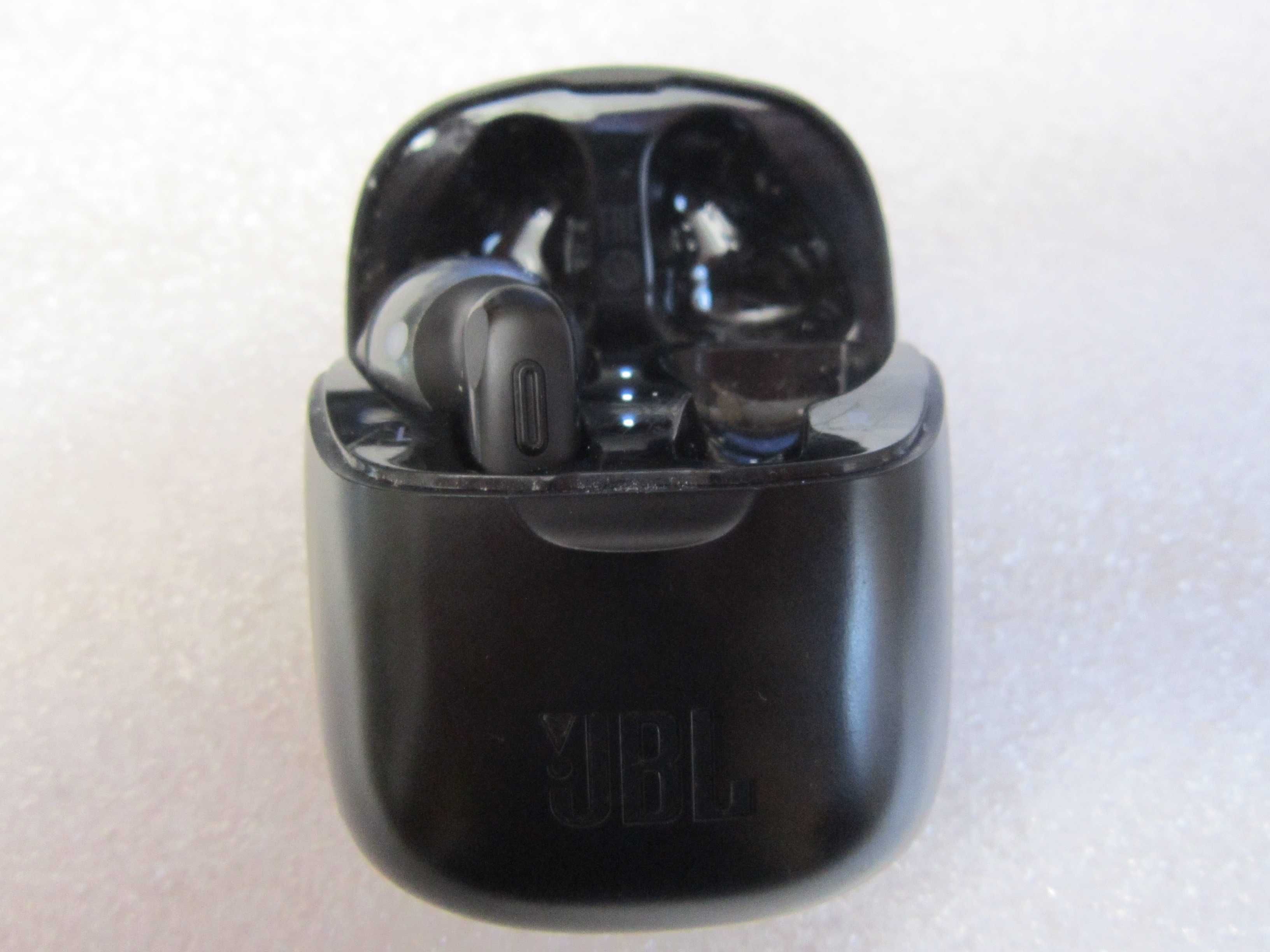 JBL Tune 225tws le Jedna sluchawka lewa i etui stacja ładująca 26