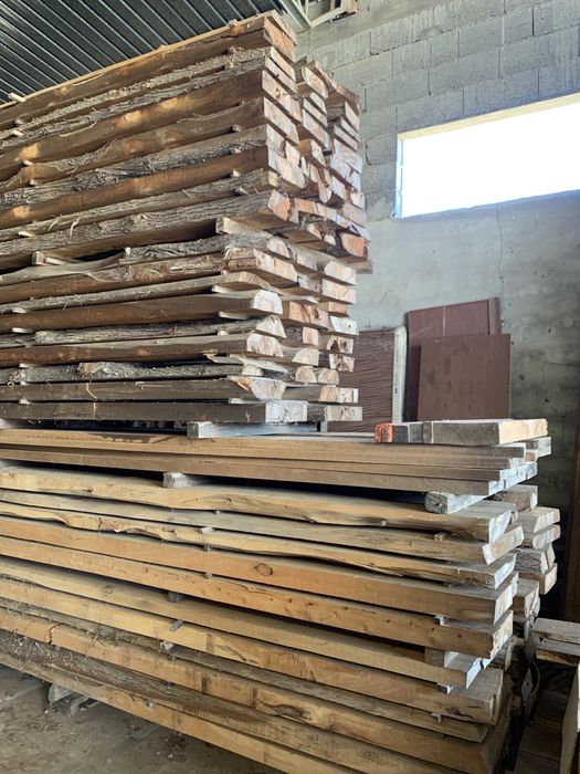 Madeiras secas em armazém