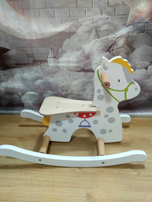 Drewniany koń konik na biegunach Roba