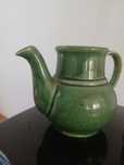 Zielony ceramiczny dzbanek, imbryk do herbaty