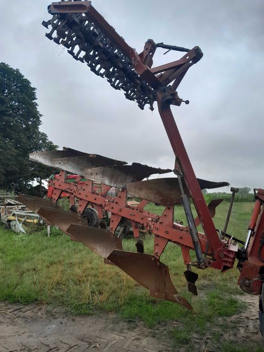 Pług Gregoire Besson 3+1.