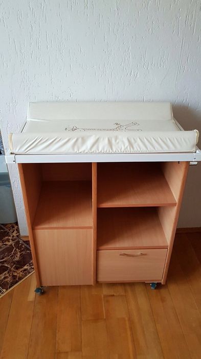 Przewijak na kółkach dla niemowlaka, szafka komoda + gratis