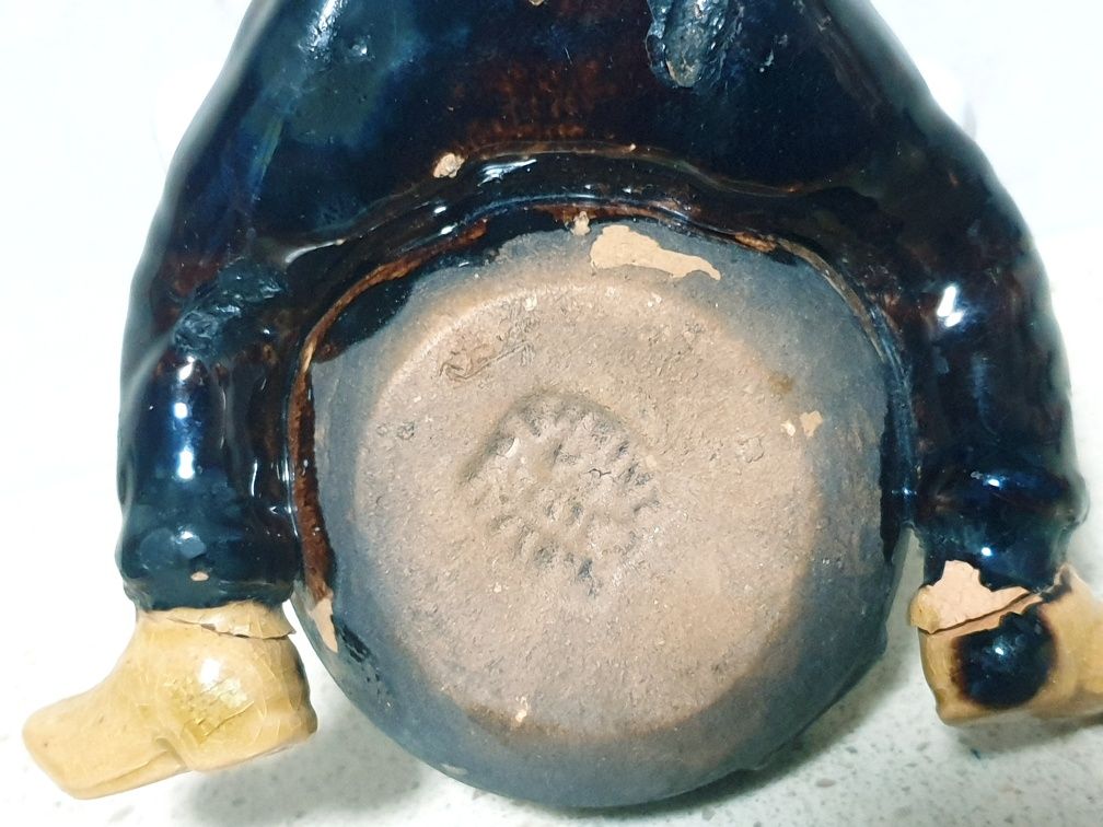 Antiga figura de Zé Povinho em faiança H. Elias  Caldas da Rainha