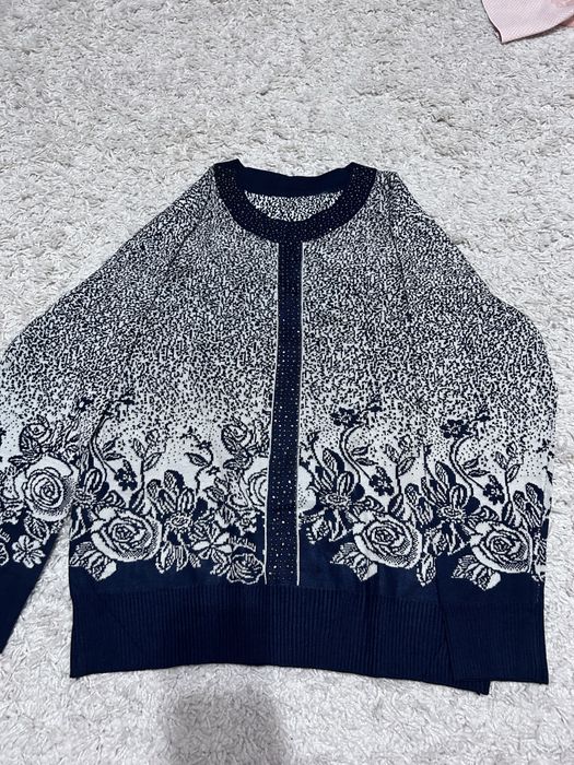 Новий светр жіночій