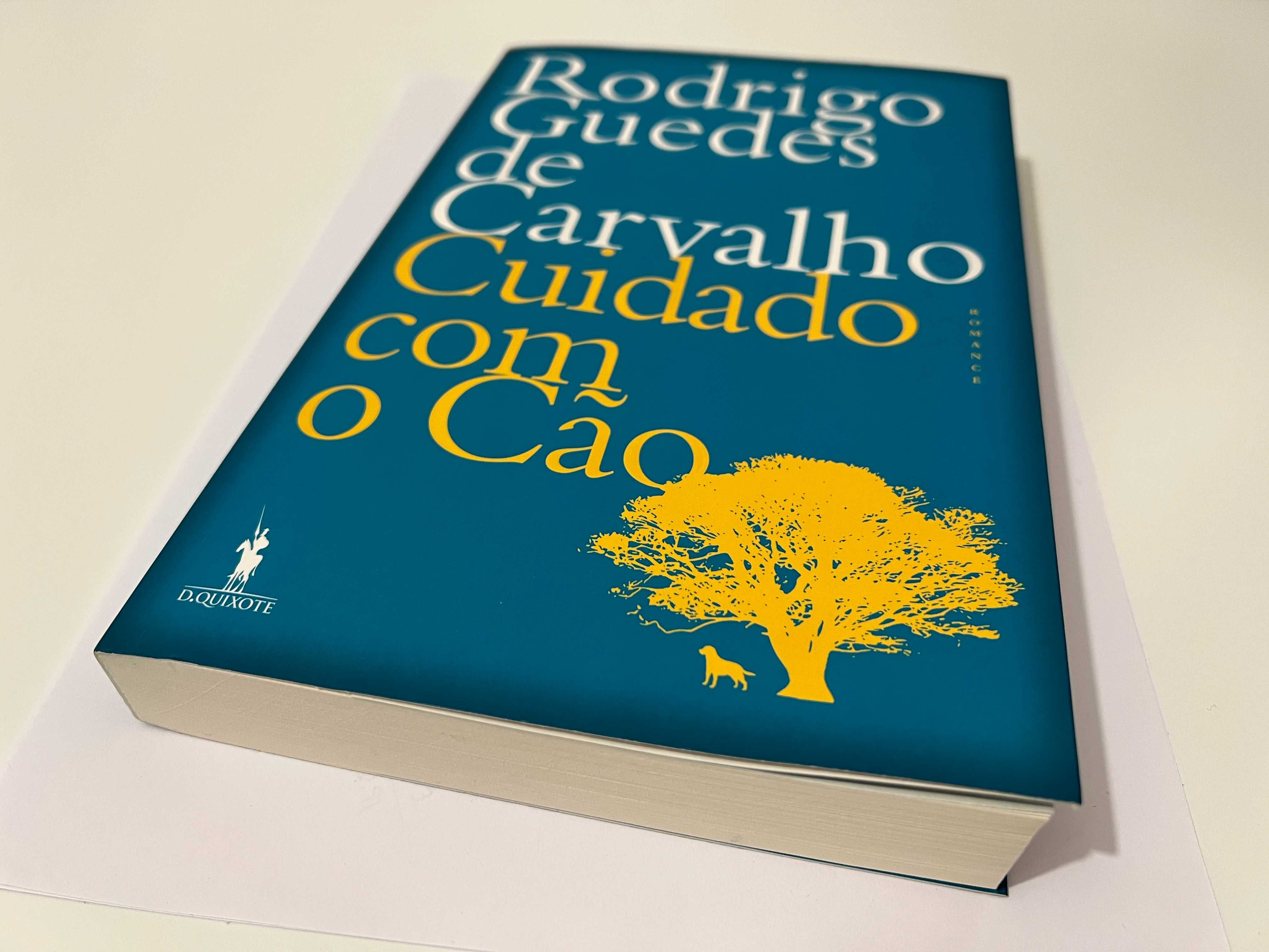 Livro Cuidado com o Cão de Rodrigo Guedes de Carvalho