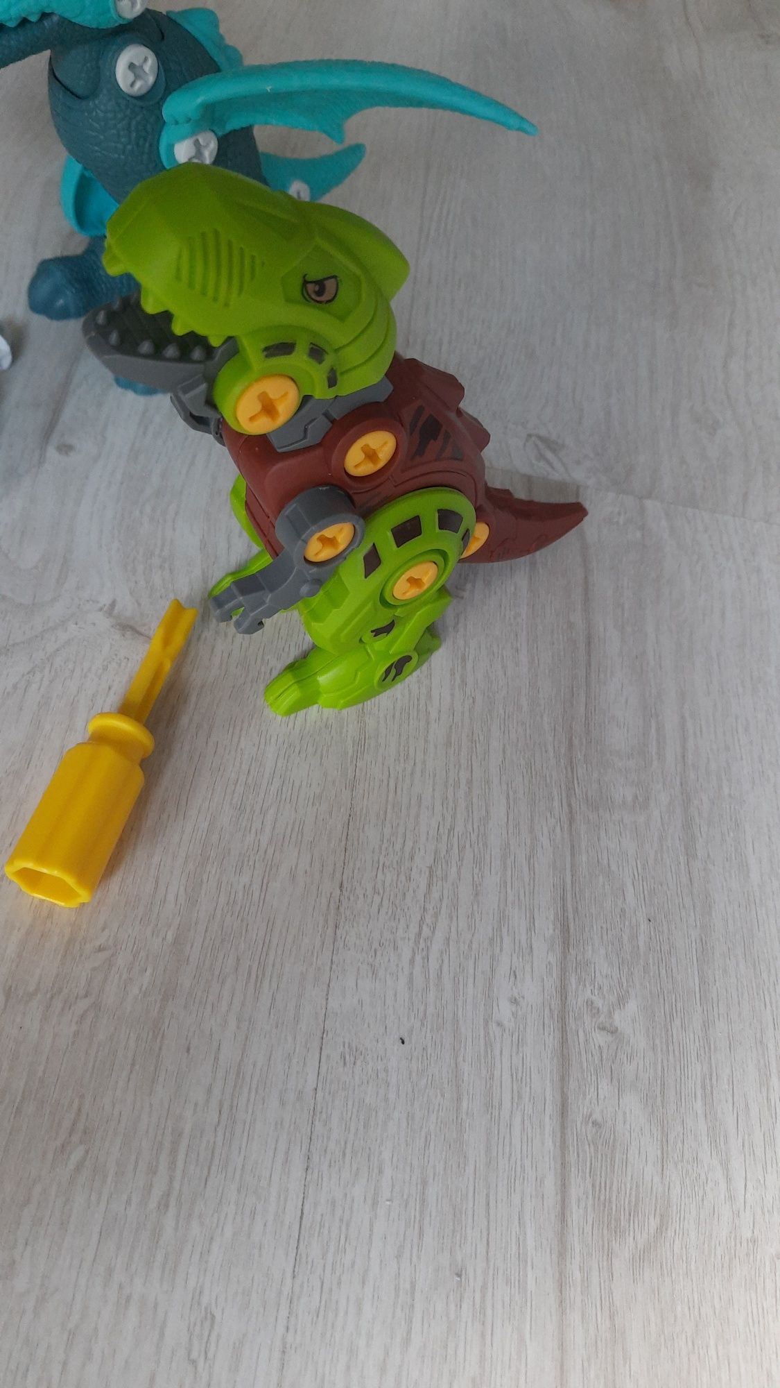 Zestaw dinozaurów do skręcania 3 sztuki Diplodok T-Rex Pterodaktyl