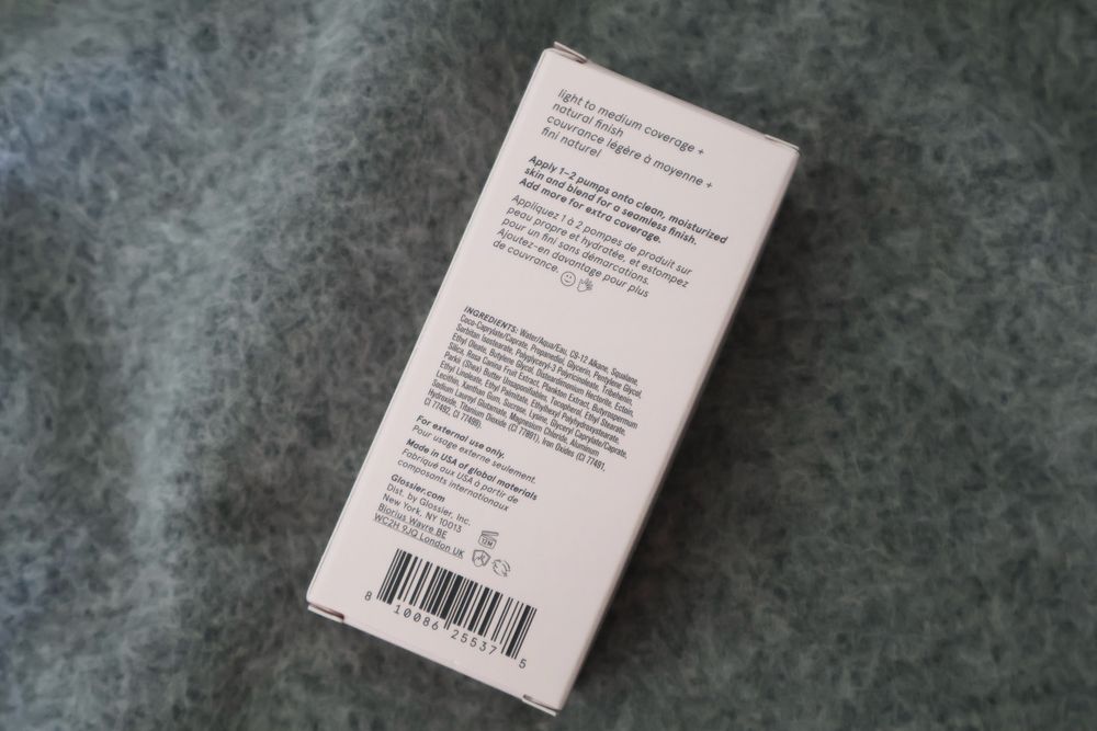 Base Glossier Stretch Foundation Claro-Neutro (NOVO)