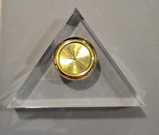 Triângulo de Cristal com Relógio