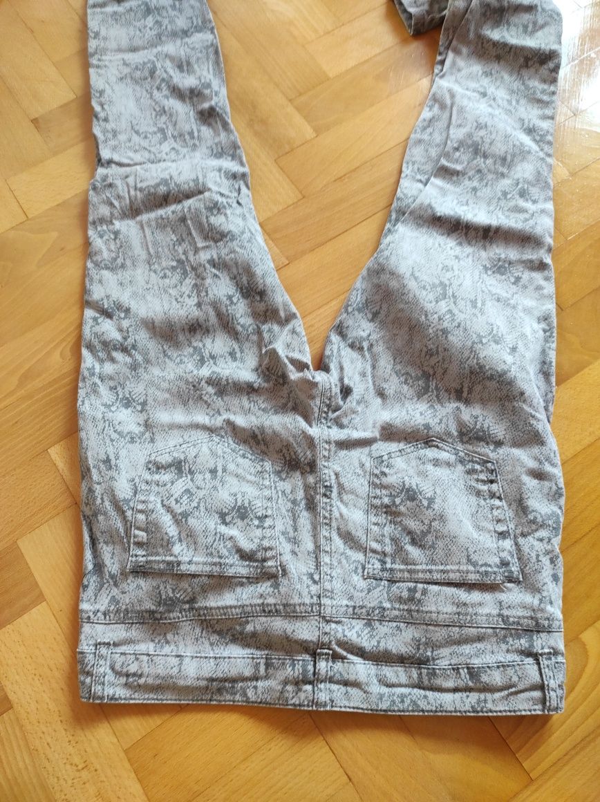 Tanie bawełniane skinny jeans 38