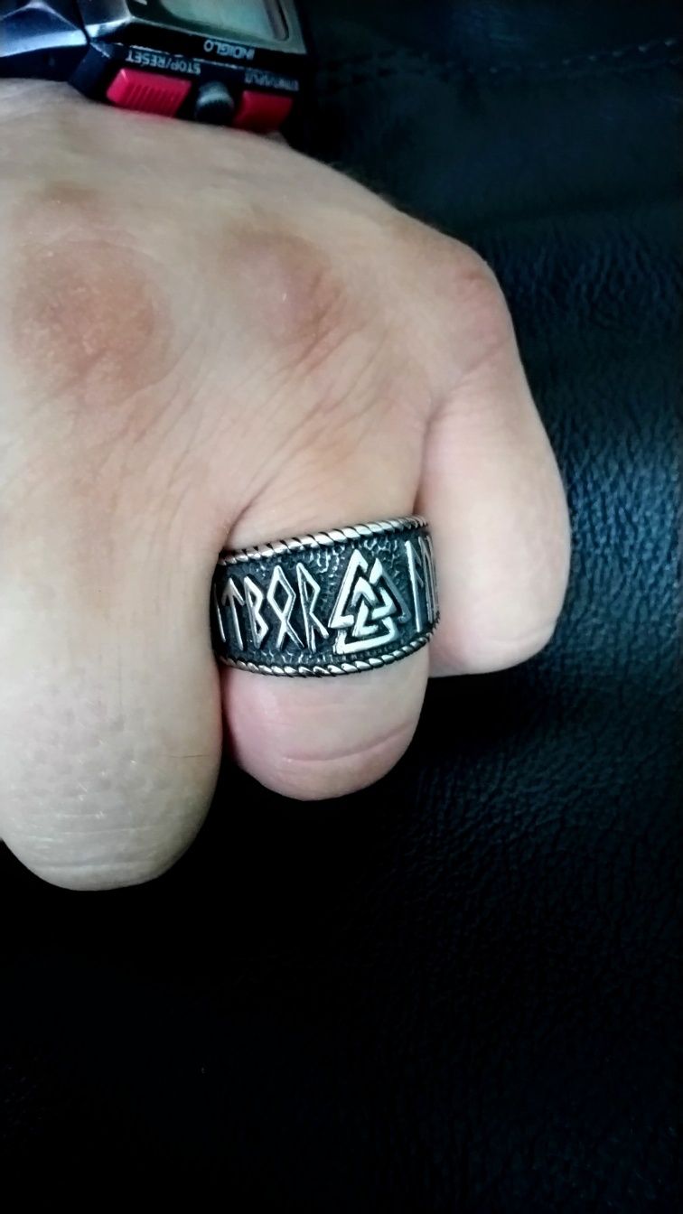 Stalowy sygnet pierścień runiczny znak węzeł wojownika wikinga Valknut