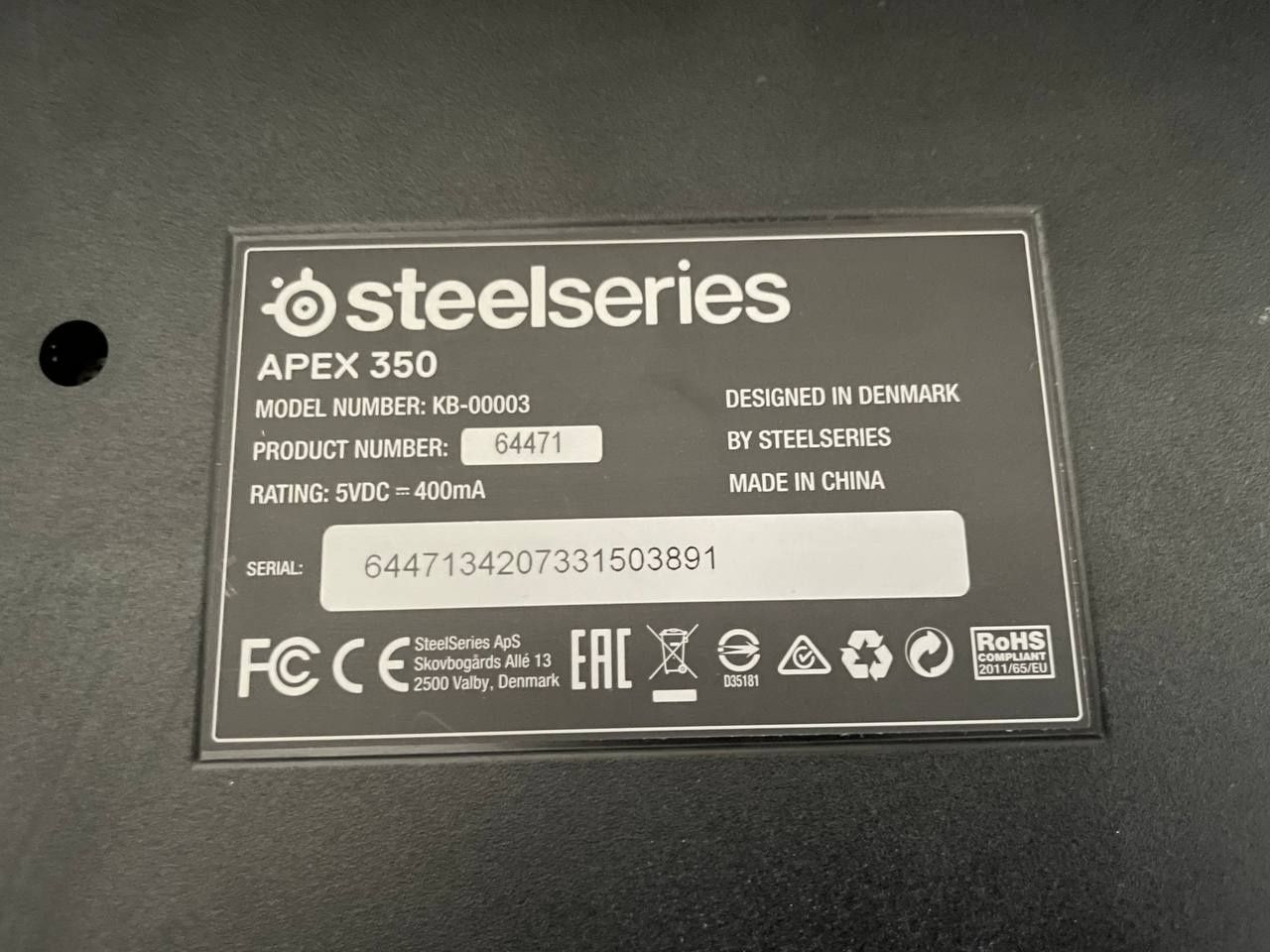 Клавіатура до компютера SteelSeries з RGB-підсвіткою.