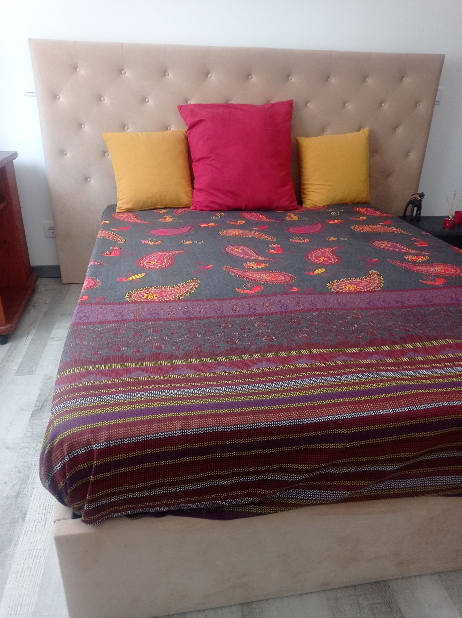 Cama estufada elevatória casal