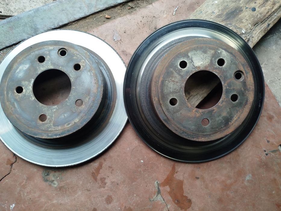 Диски тормозні задні Ніссан кашкай 1.6 бензин 2011 рік.Ціна за штуку.