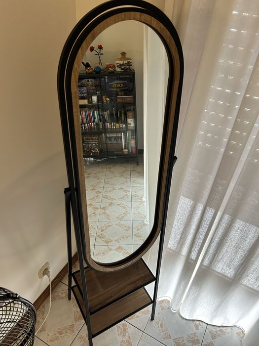 Conjunto espelho e mesinhaa cabeceira