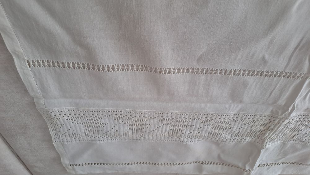 Cortina de linho bordada e croche