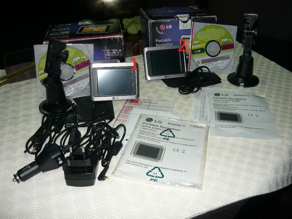 Conjunto de 2 Navegadores GPS - LG LN500