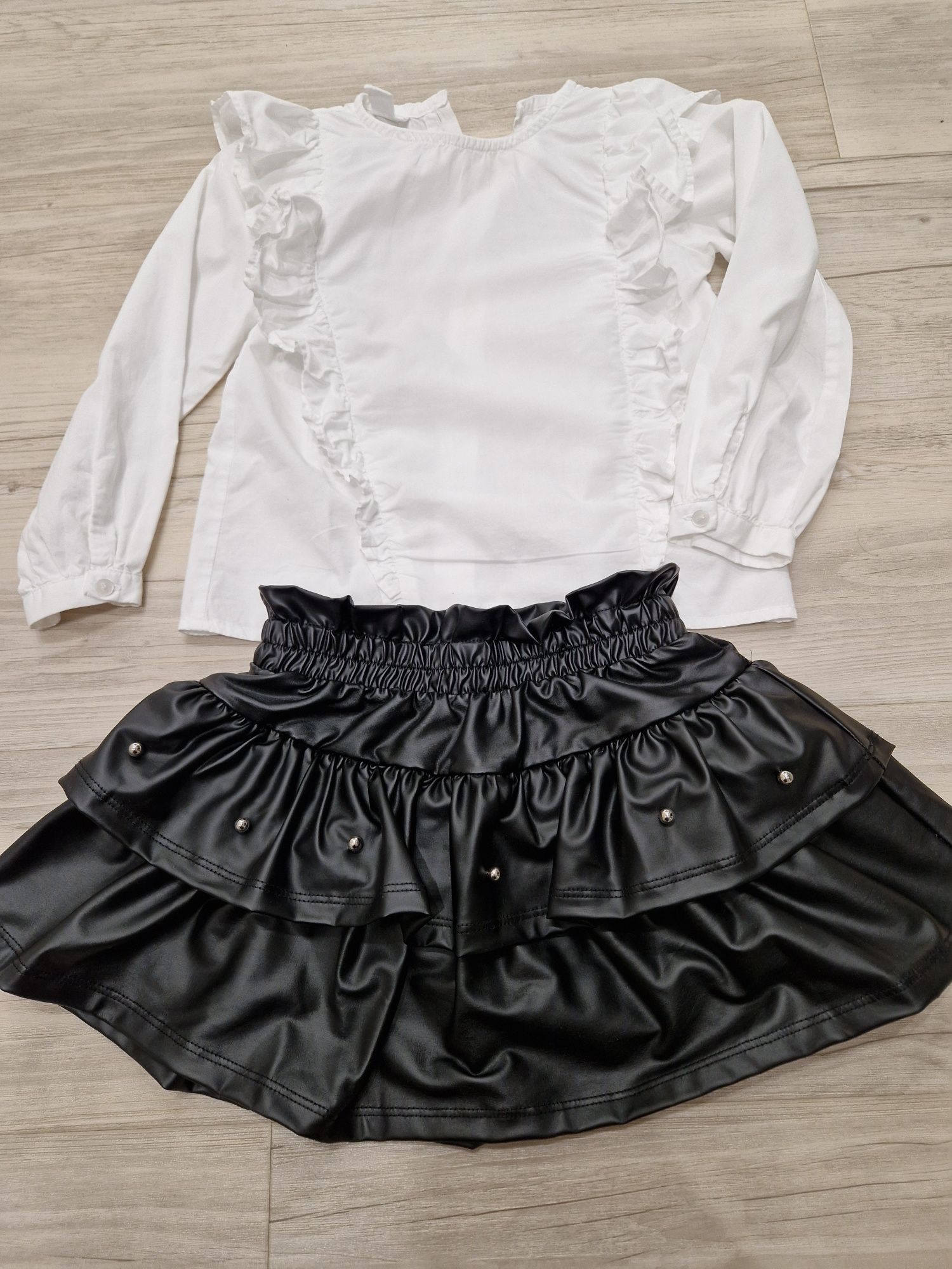Biala koszula i spódniczka dla dziewczynki 98/104