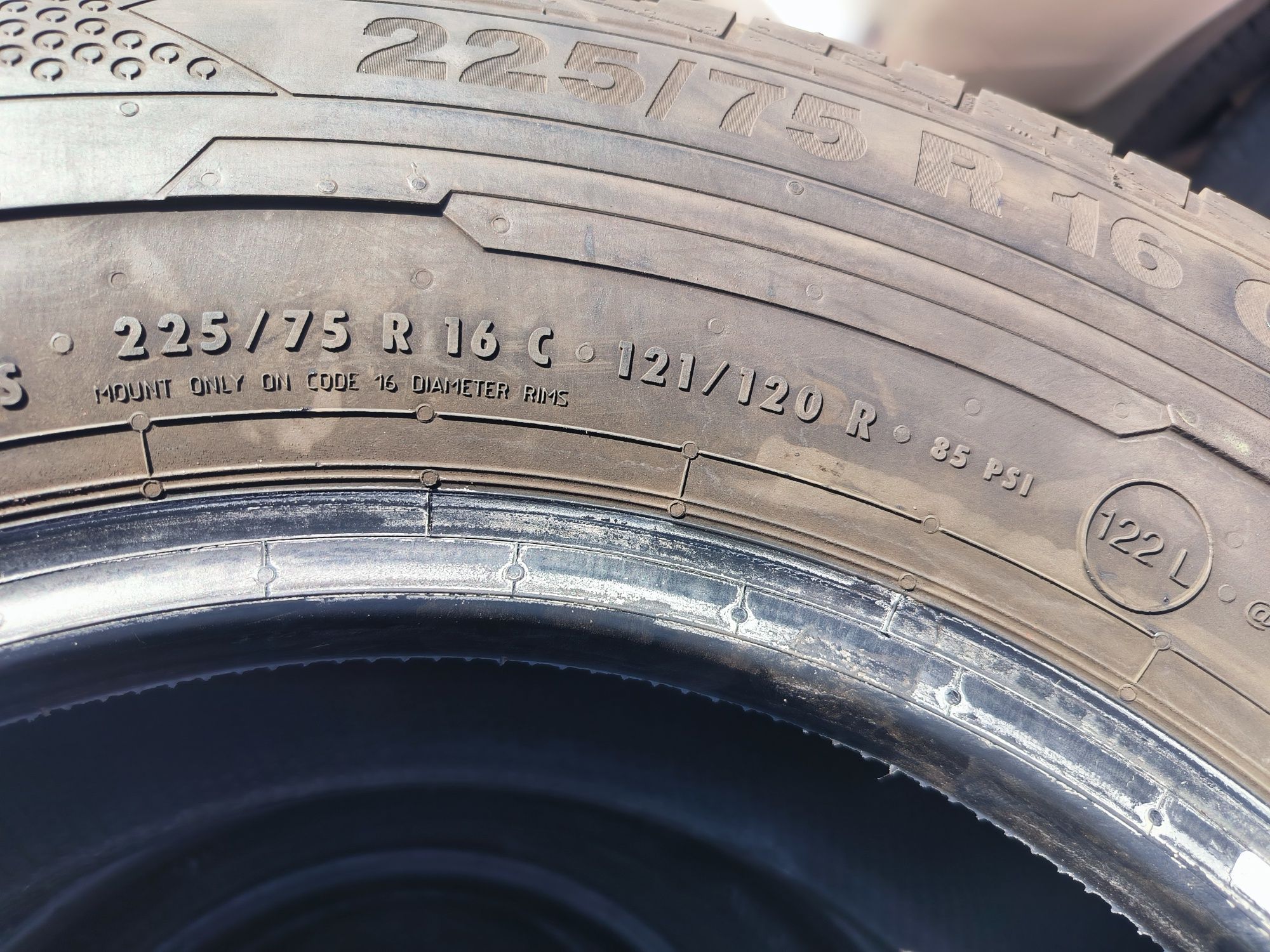 Продам резину Continental ContiVanContakt 100 225/75R 16C