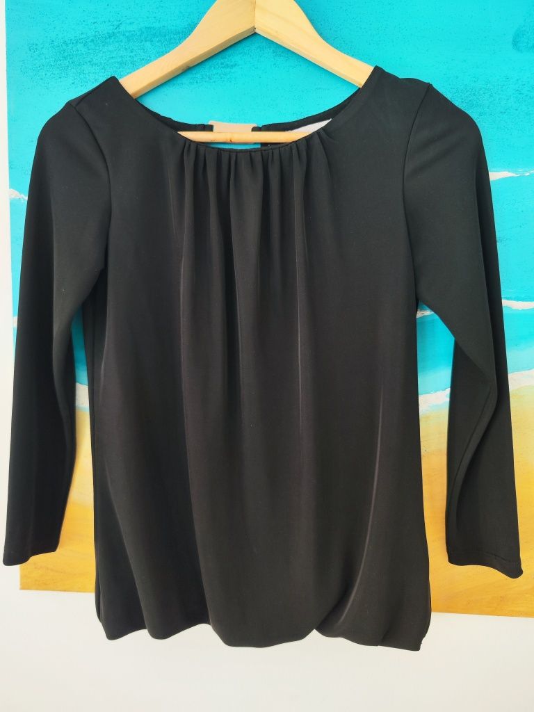 Blusa Manga Comprida Preto com pequeno decote nas costas