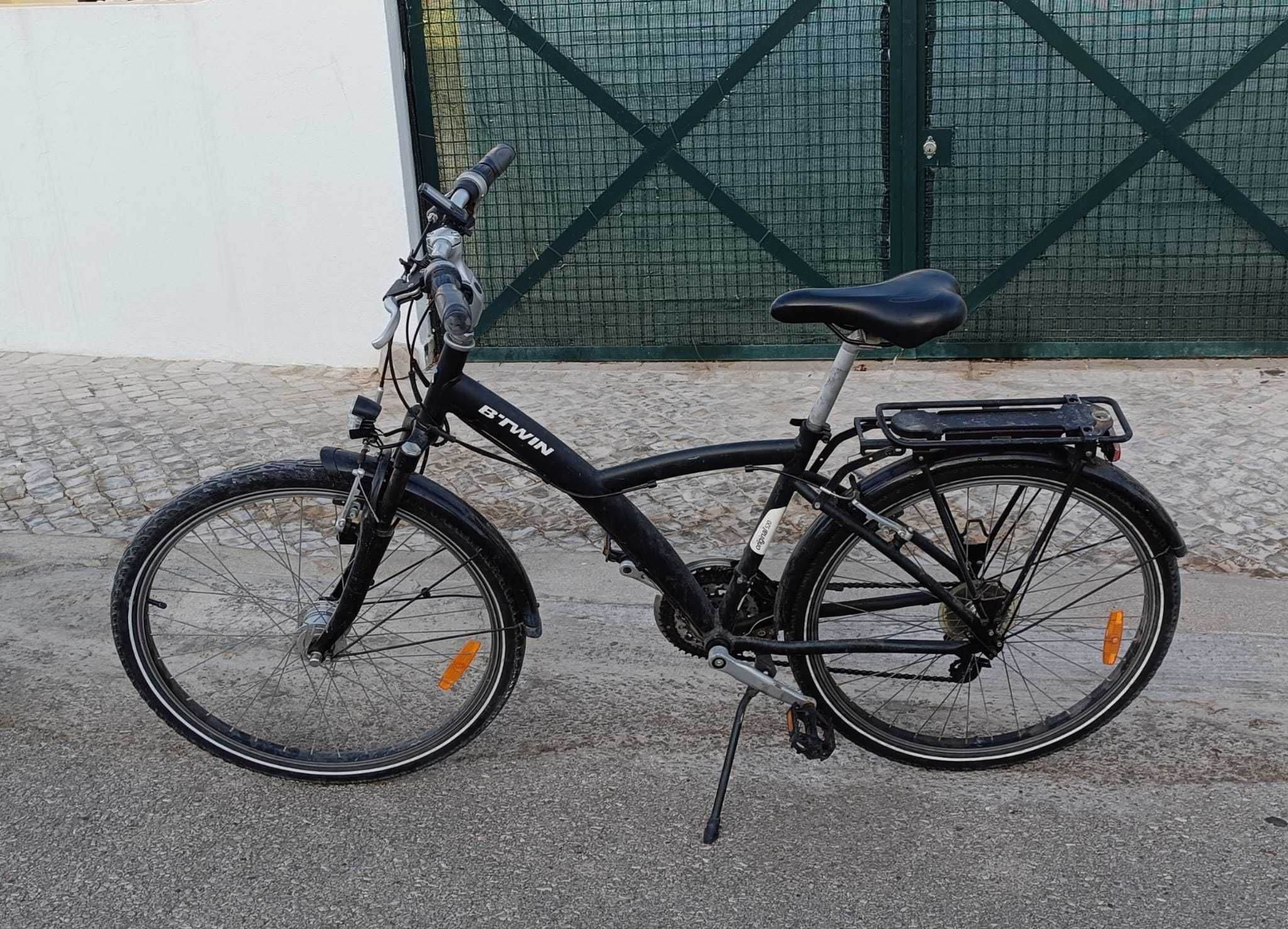 Bicicleta Decathlon, roda 26, usada, em bom estado