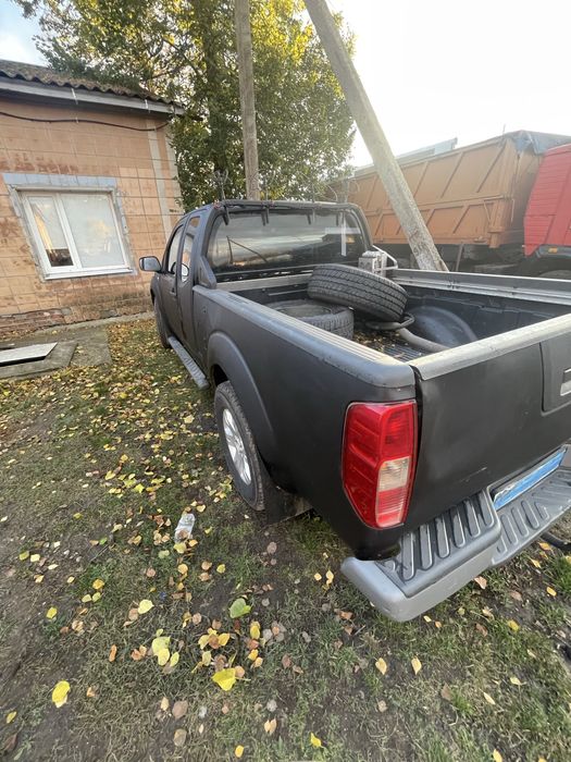 Продам нісан пікап наварои