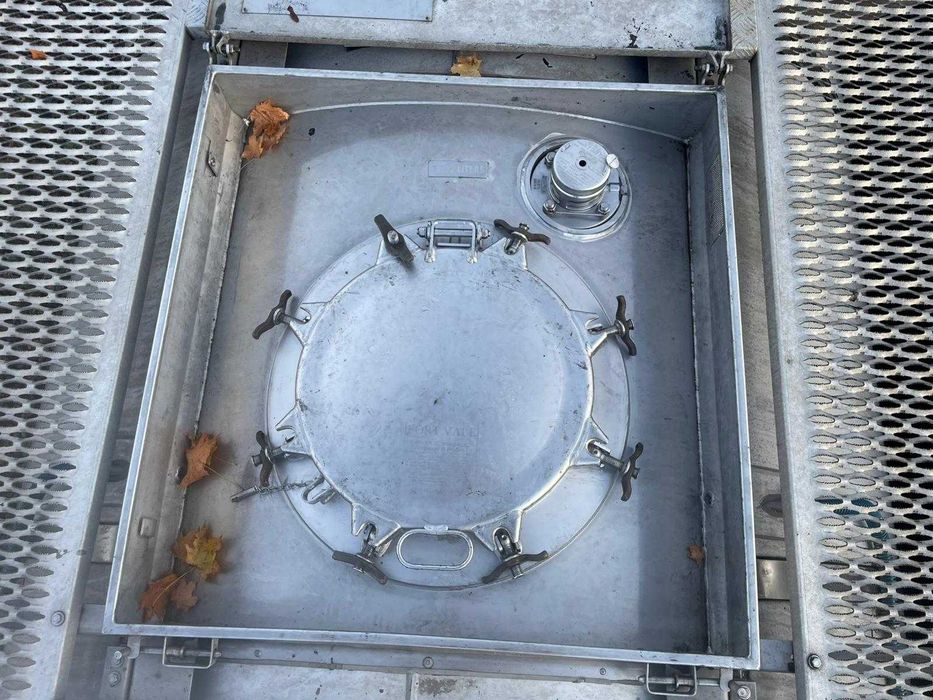 Zbiornik nierdzewny 25 000 l (inox) – z wężownicą grzewczą, izolowany