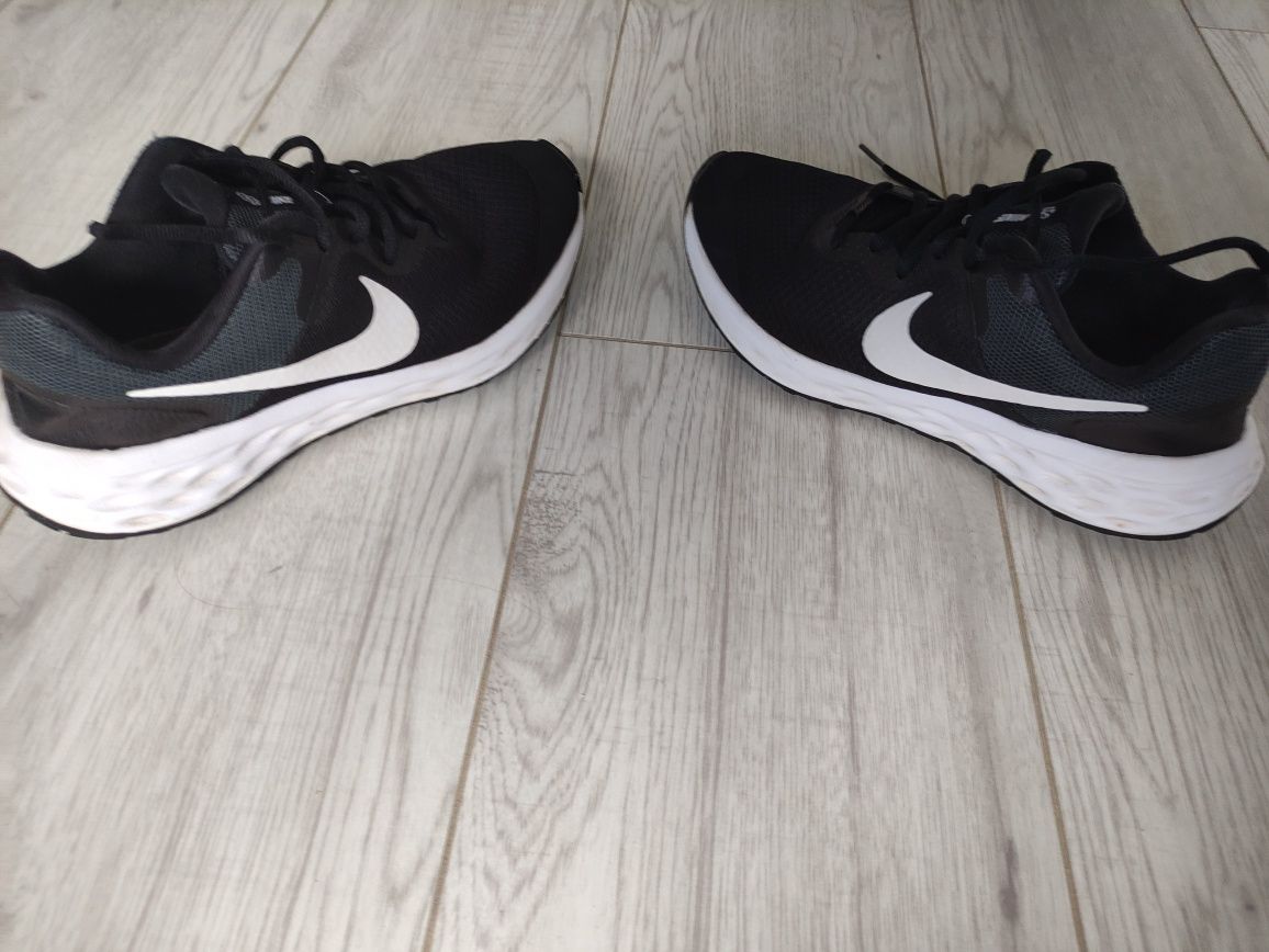 Buty NIKE r. 38 , wkładka 24 cm adidasy