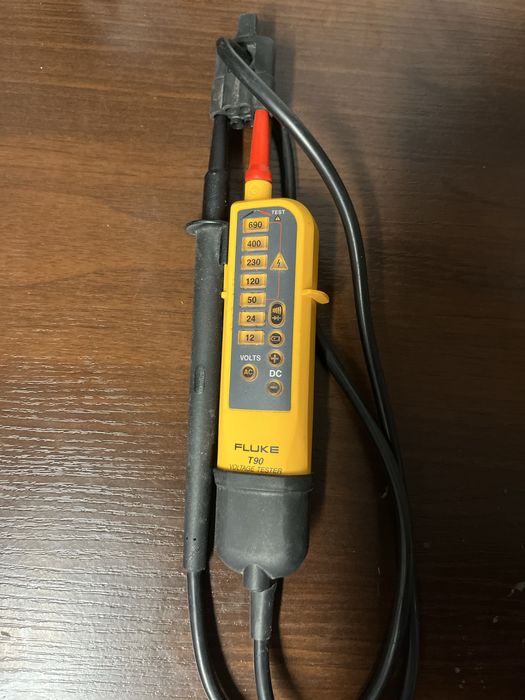 Wskaźnik napięcia Fluke T90