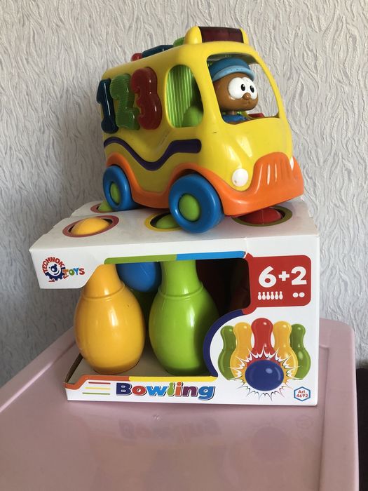 Іграшки кеглі автобус
