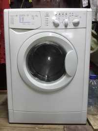 Продам стиральную машинку Indesit на 5 кг