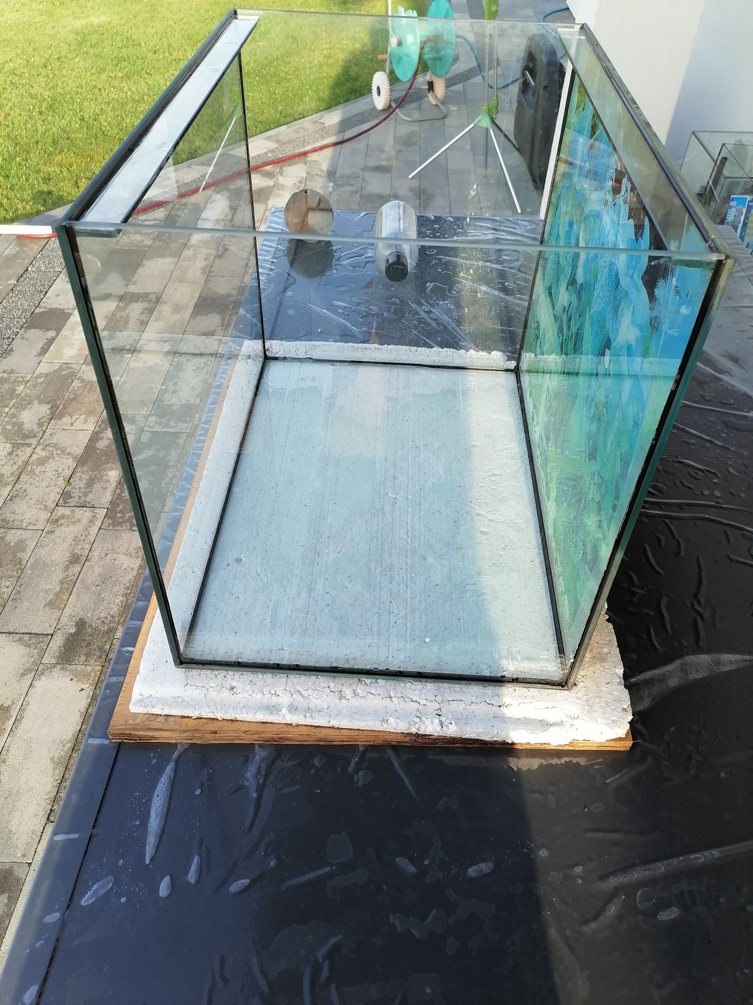 Akwarium o wymiarach 57cm szer. x głębokość 40cm i wysokość 45 cm