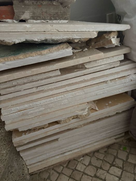 Grátis! Pedra natural – mármore bege, típico de Crema Marfil.