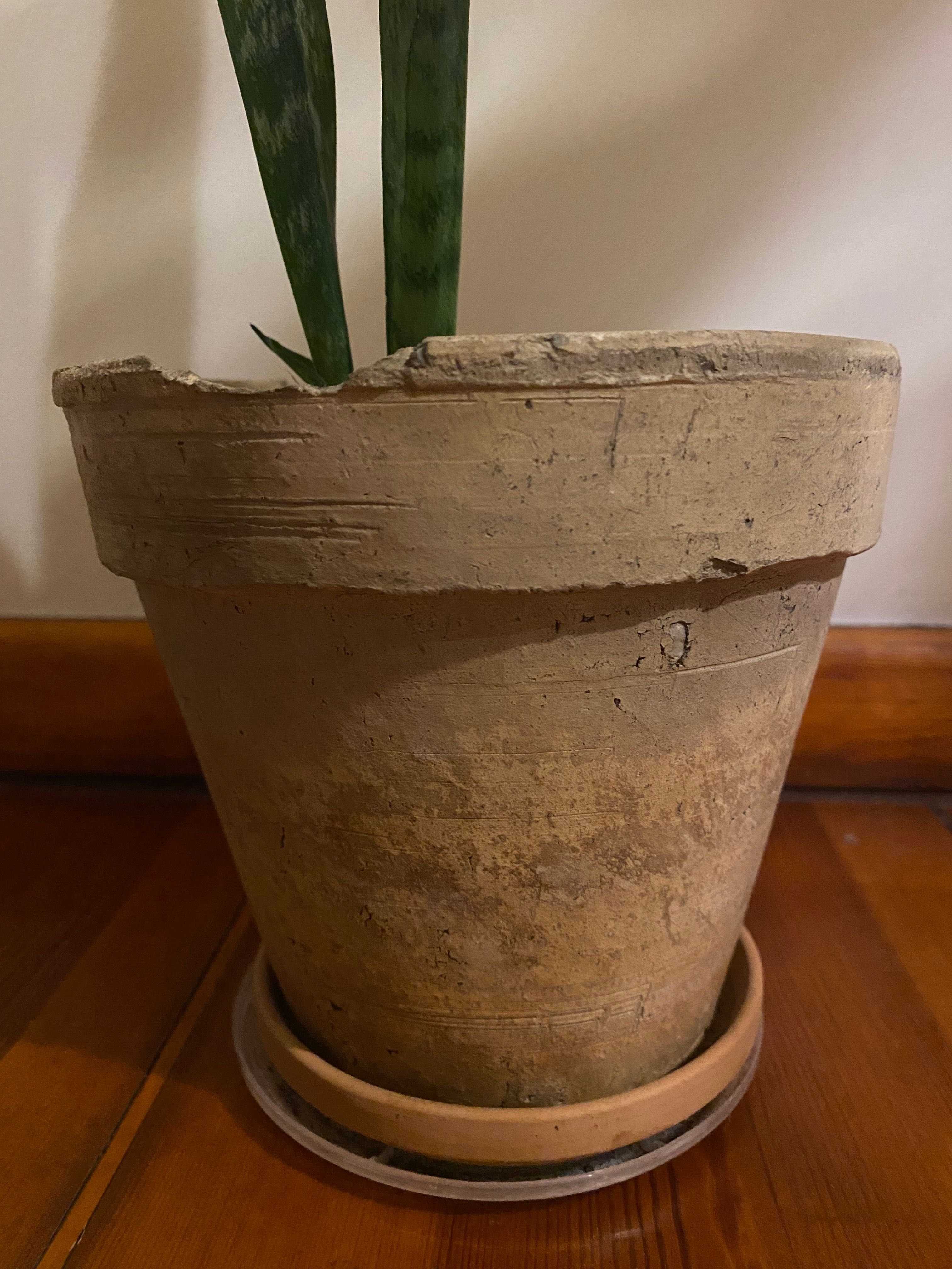 Stara doniczka ceramiczna mała