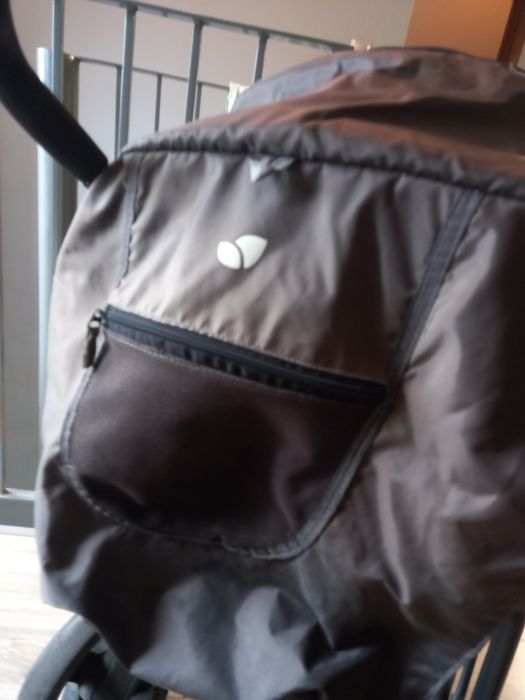 Bardzo fajny wózeczek spacerowy lekki składany firmy joie z daszkiem