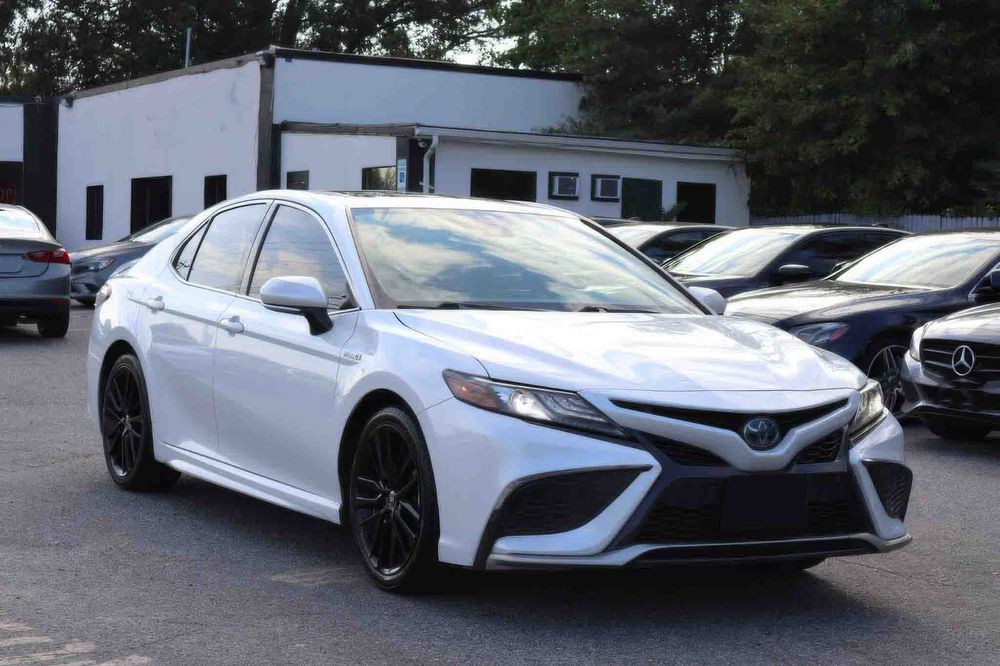 Toyota Camry Hybrid XSE      2021