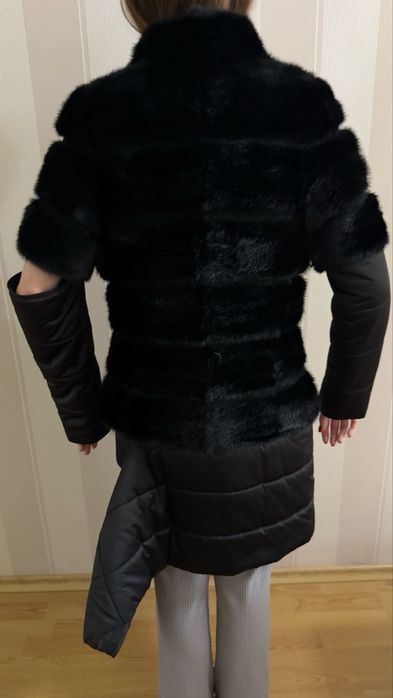 Пуховик-жилетка с натуральным мехом