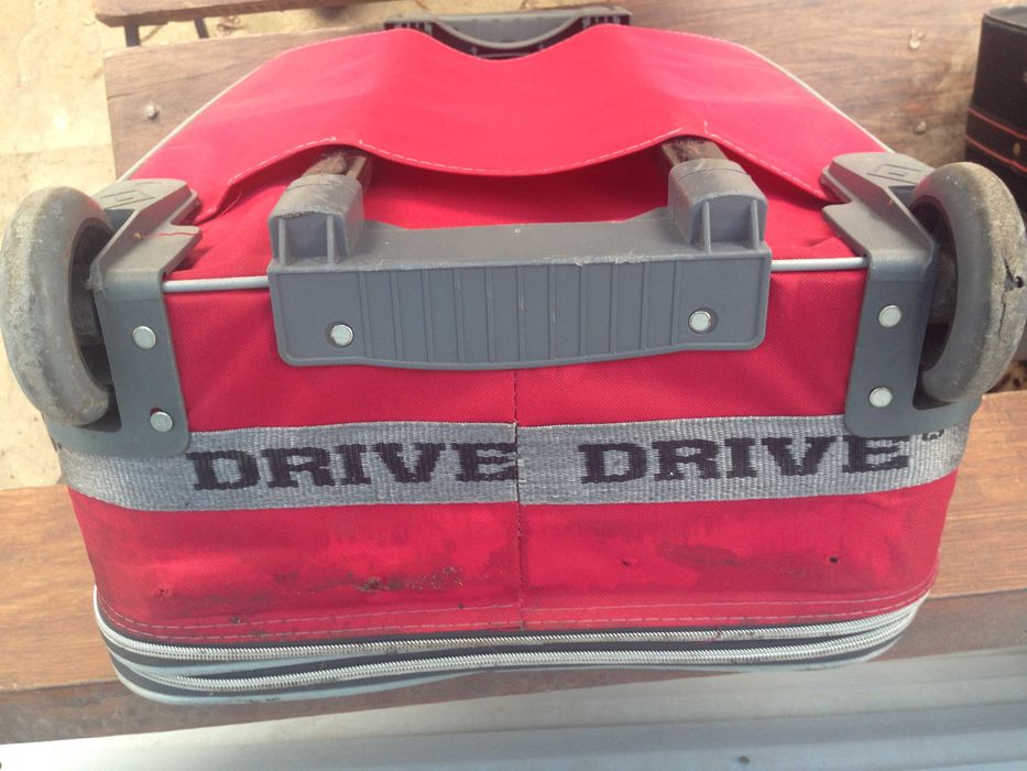 Чемодан 69х45х21 см, 69х49х25 в хорошем состоянии.