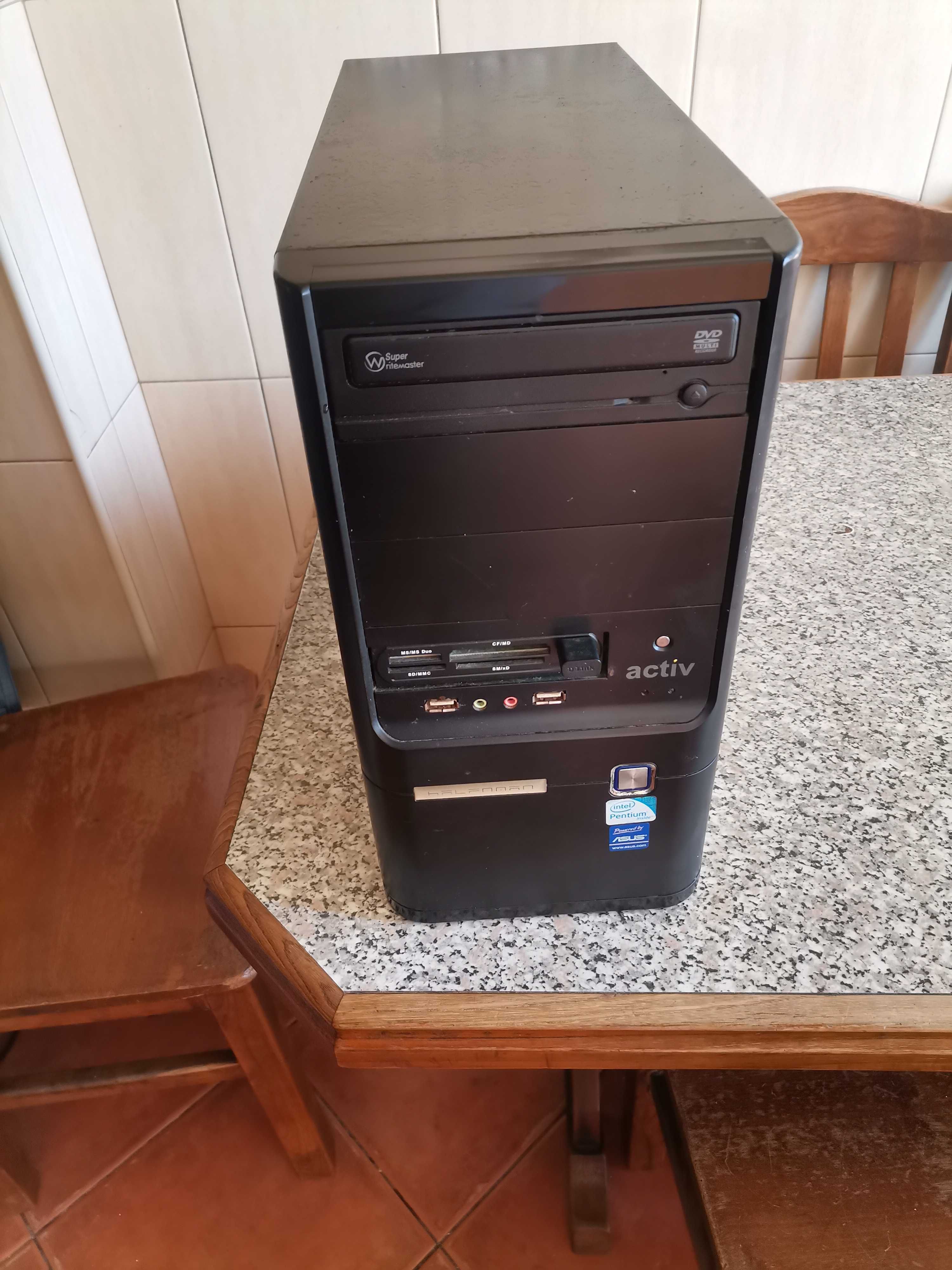 Torre monitor e impressora