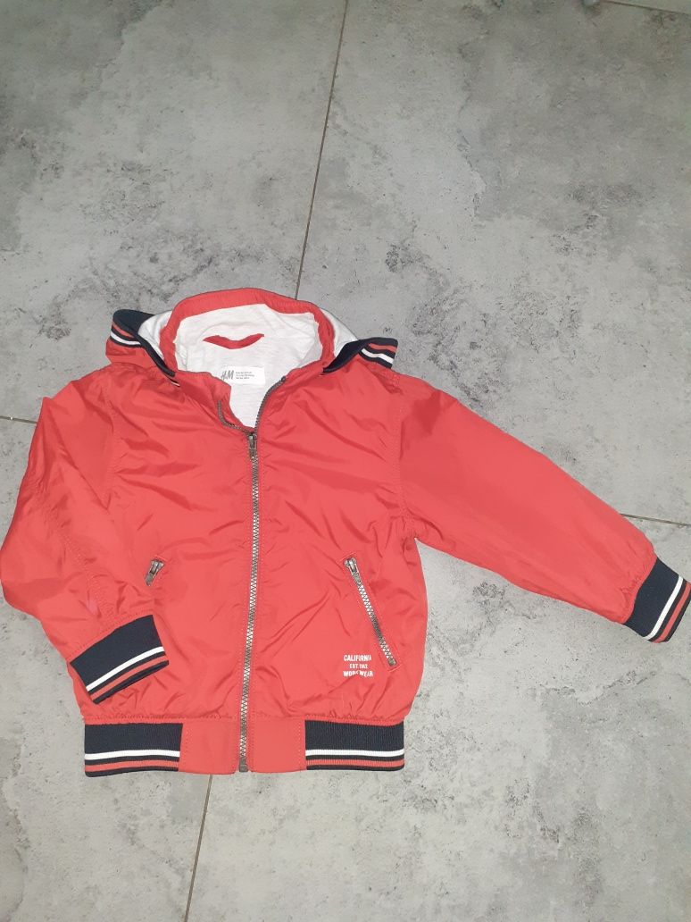 Kurtka na wiosnę H&M 104 czerwona