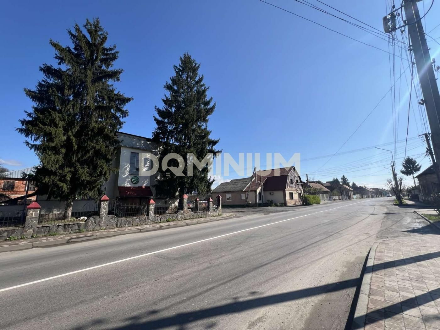 Продається комерція на центральній дорозі, м. Хуст