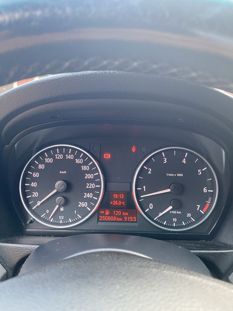 BMW 320i E90 | Dotykowy ekran | Podgrzewane fotele | Zadbany stan