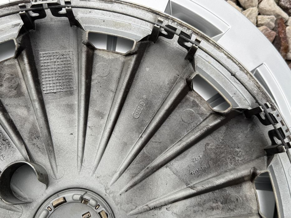NOWE Oryginalne OE kołpaki Audi 16"