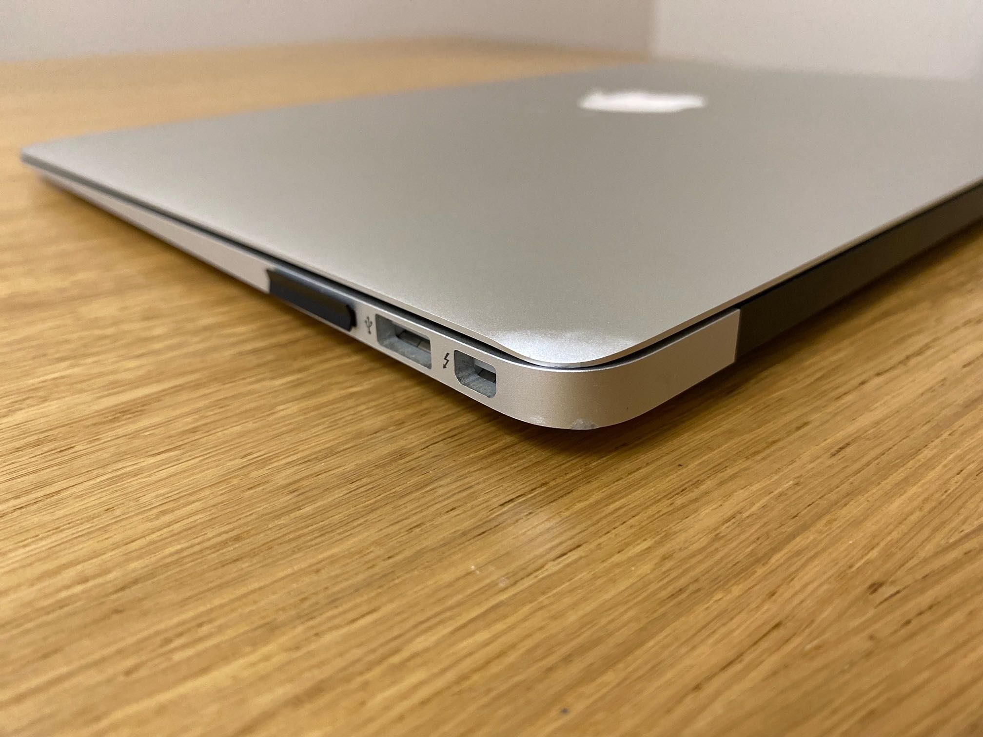 : MacBook Air 128 GB i5